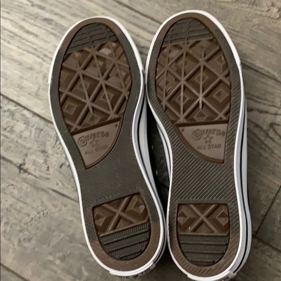 Converse Slip Ons. NWT - Picture 4 of 6